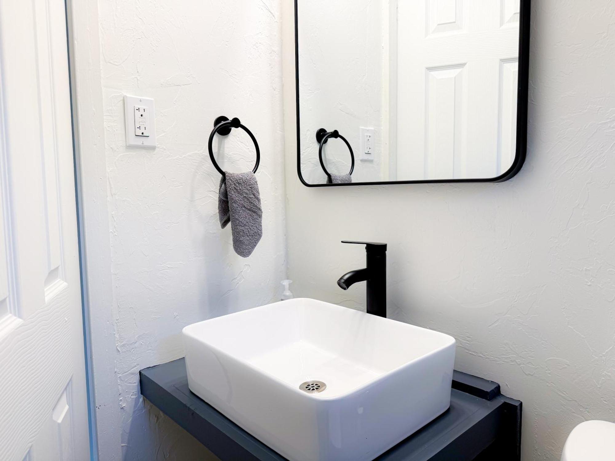 オクラホマシティ Chic 2Br Retreat Near Paseo #31Bヴィラ エクステリア 写真